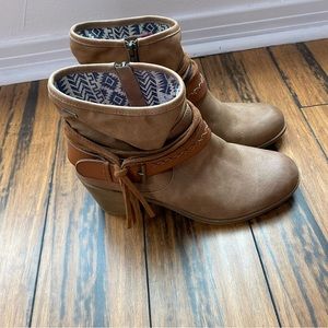 Roxy Ankle Booties size 9